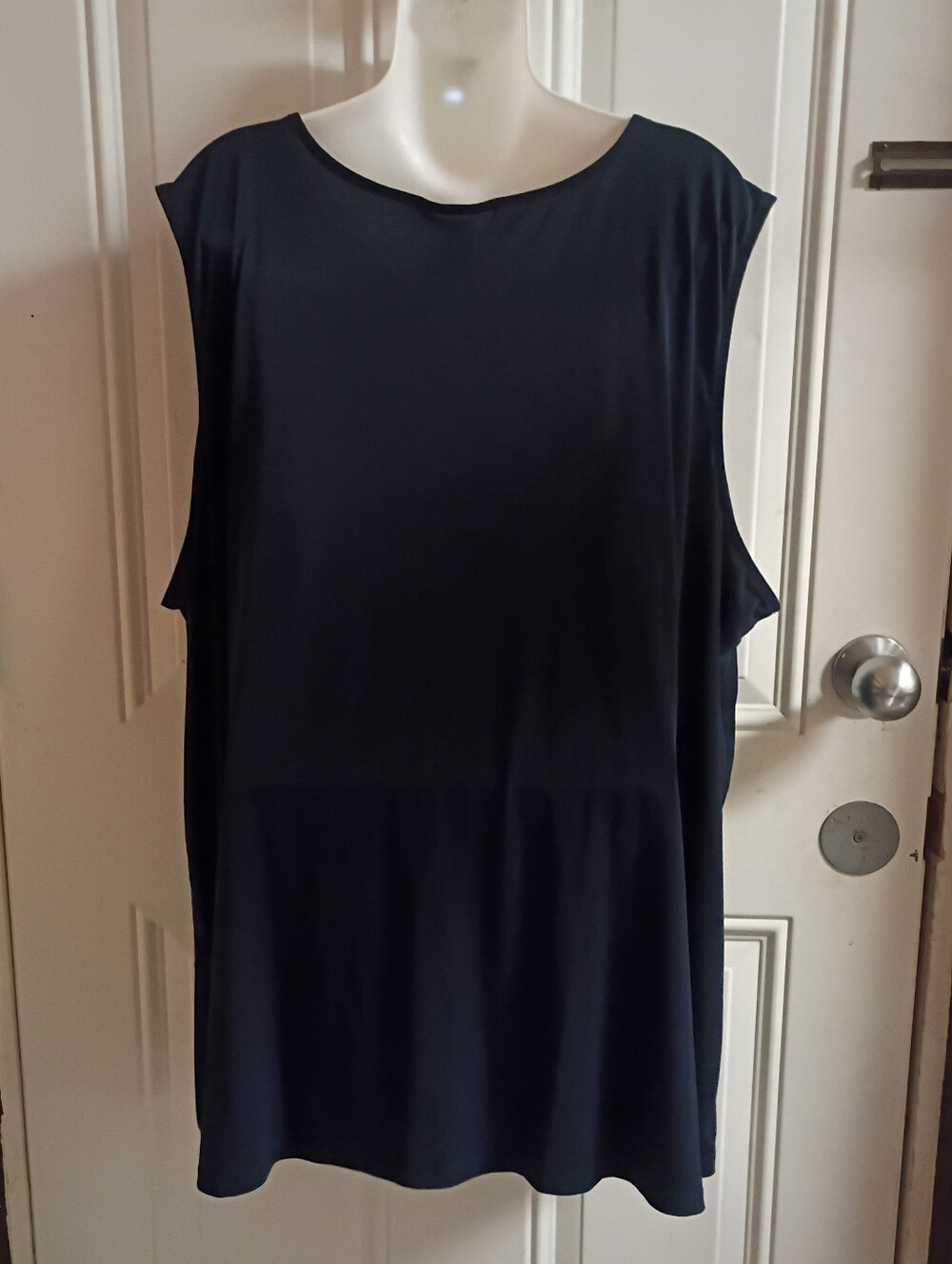 Catherines Sleeveless Keyhole Tank Top, Navy Size 4x - Picture 5 of 6